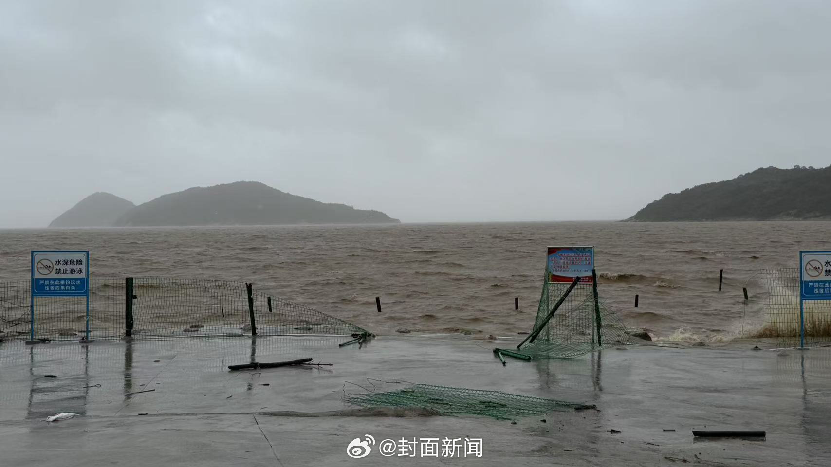 #直击台风杨柳登陆现场#直击台风杨柳登陆现场，可以感受到大自然的威力与人类社会的坚韧。以下是可能的现场情况描述