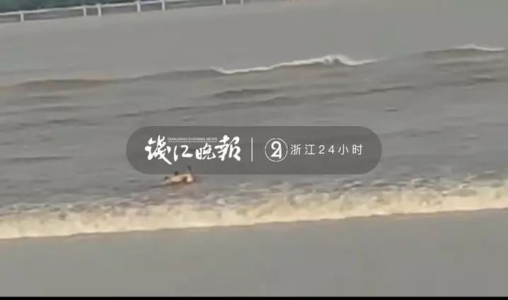 男子遭潮水卷走后遇难潮水无情，男子遭卷走遗憾遇难