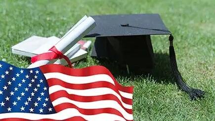 中国留学生起诉美大学 索赔1亿美元中国留学生起诉美国大学索赔1亿美元的事件引起了广泛关注。据报道，这起诉讼涉及多名中国留学生在美国大学就读期间遭遇的各种问题，包括学术欺诈、虚假招生等问题。这些留学生认为他们受到了不公平的待遇和损失，因此决定起诉相关大学并要求赔偿。
