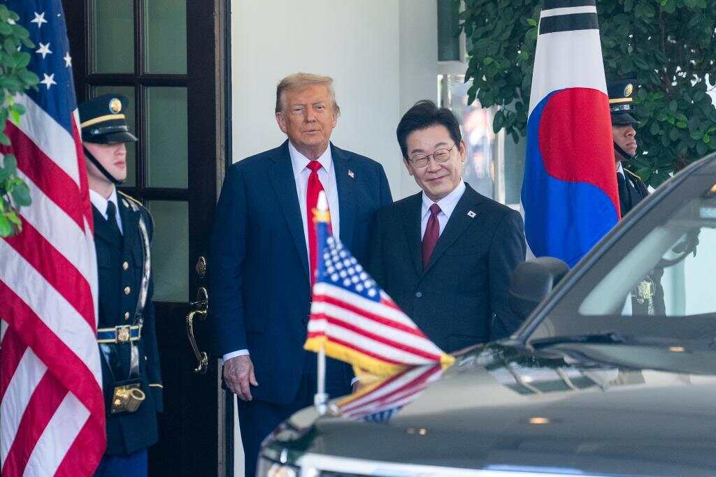 特朗普：很快将把国防部更名为战争部特朗普宣布将国防部更名为战争部，背后的战略意图与影响分析