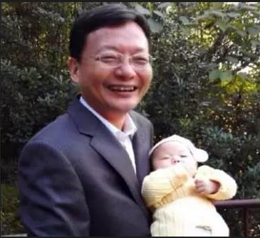 李大霄：大跌或是预期之中李大霄关于大跌或是预期之中的观点，可能是基于他对当前市场状况的分析和判断。在投资领域，市场的大跌往往受到多种因素的影响，包括但不限于经济状况、政策调整、国际形势等。因此，对于市场的走势，不同的专家可能会有不同的看法。
